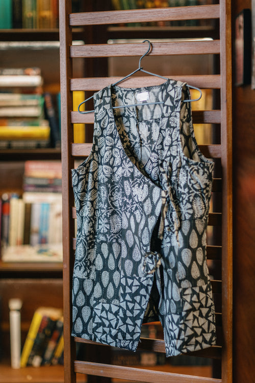 Black Tukro Crafty top